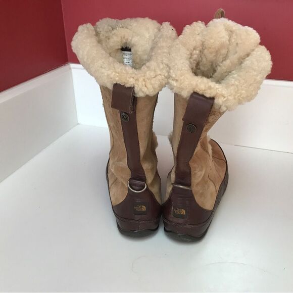 The North Face Abbey III Lace Up Suede Boots (7) - Picture 5 of 16